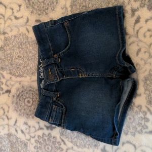 Cat & Jack Girls dark blue jean shorts (size 6/6X)